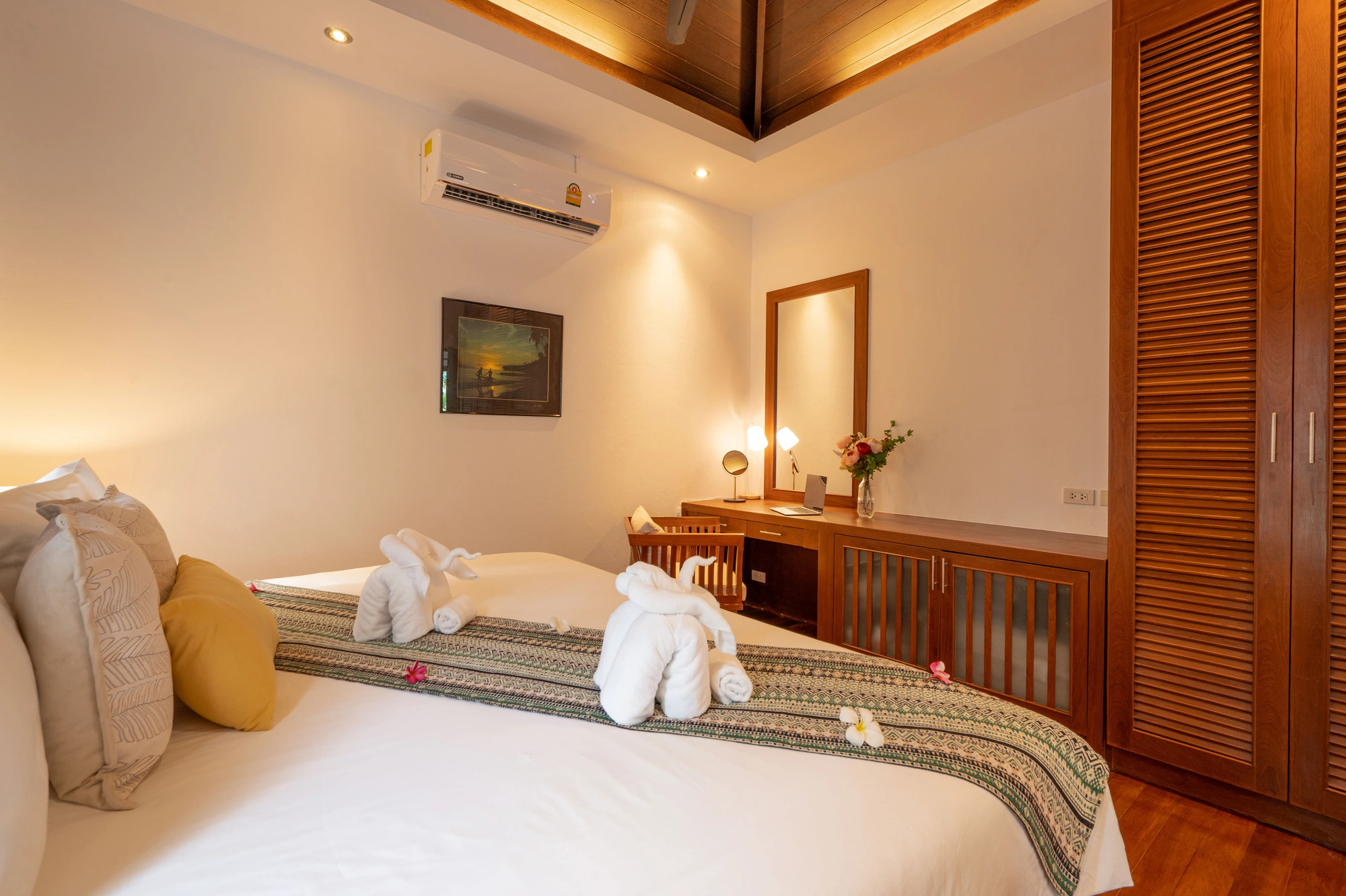Second bedroom detail