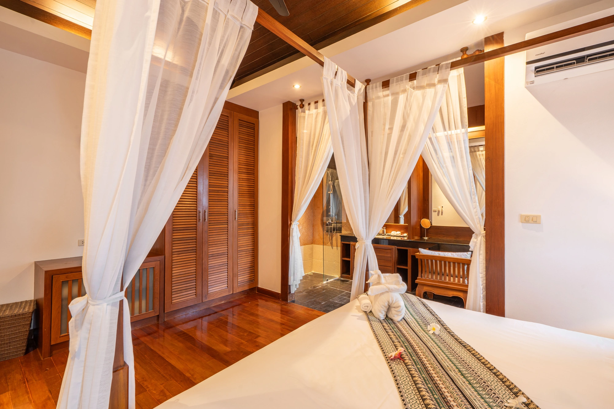 Master bedroom detail
