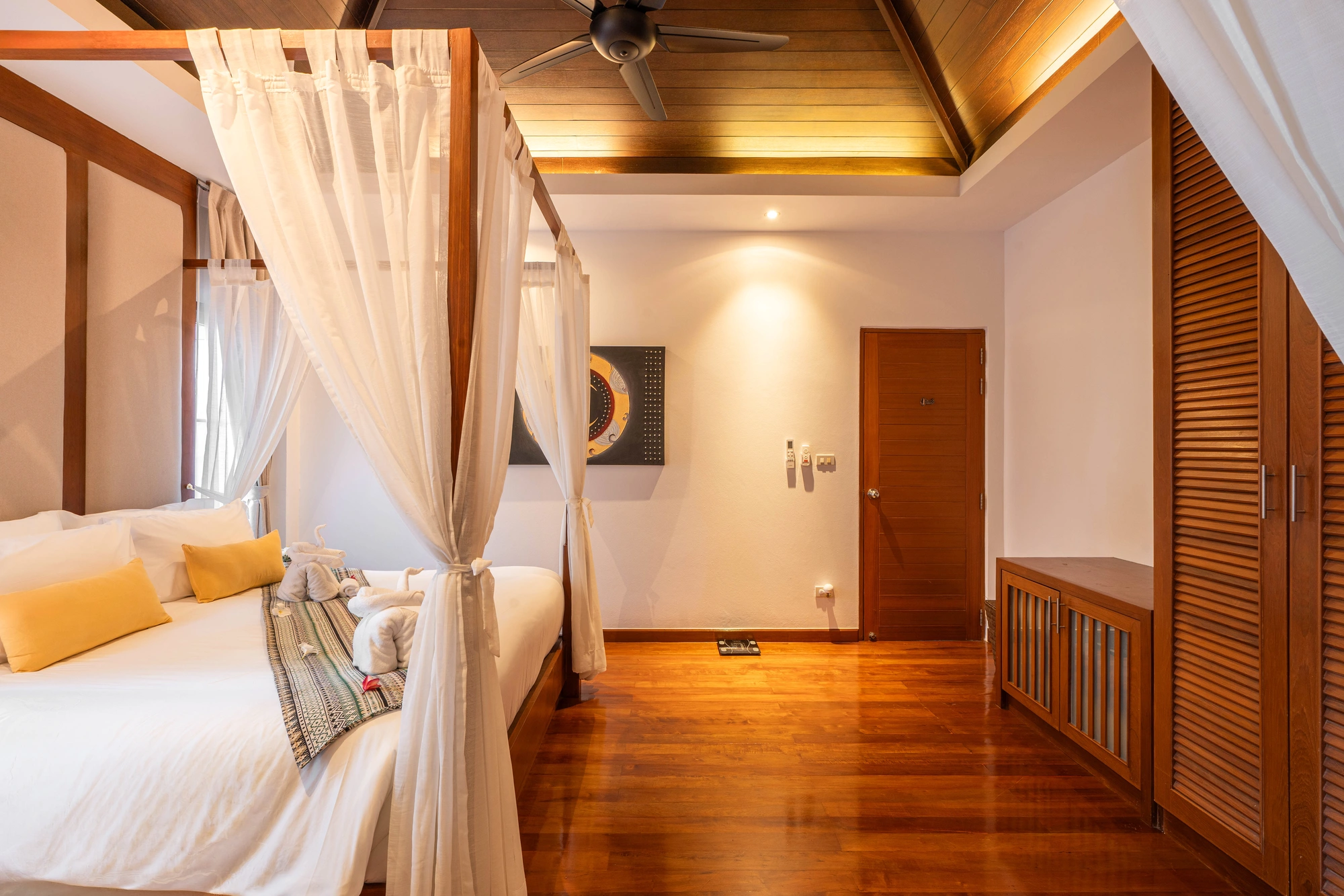 Master bedroom detail