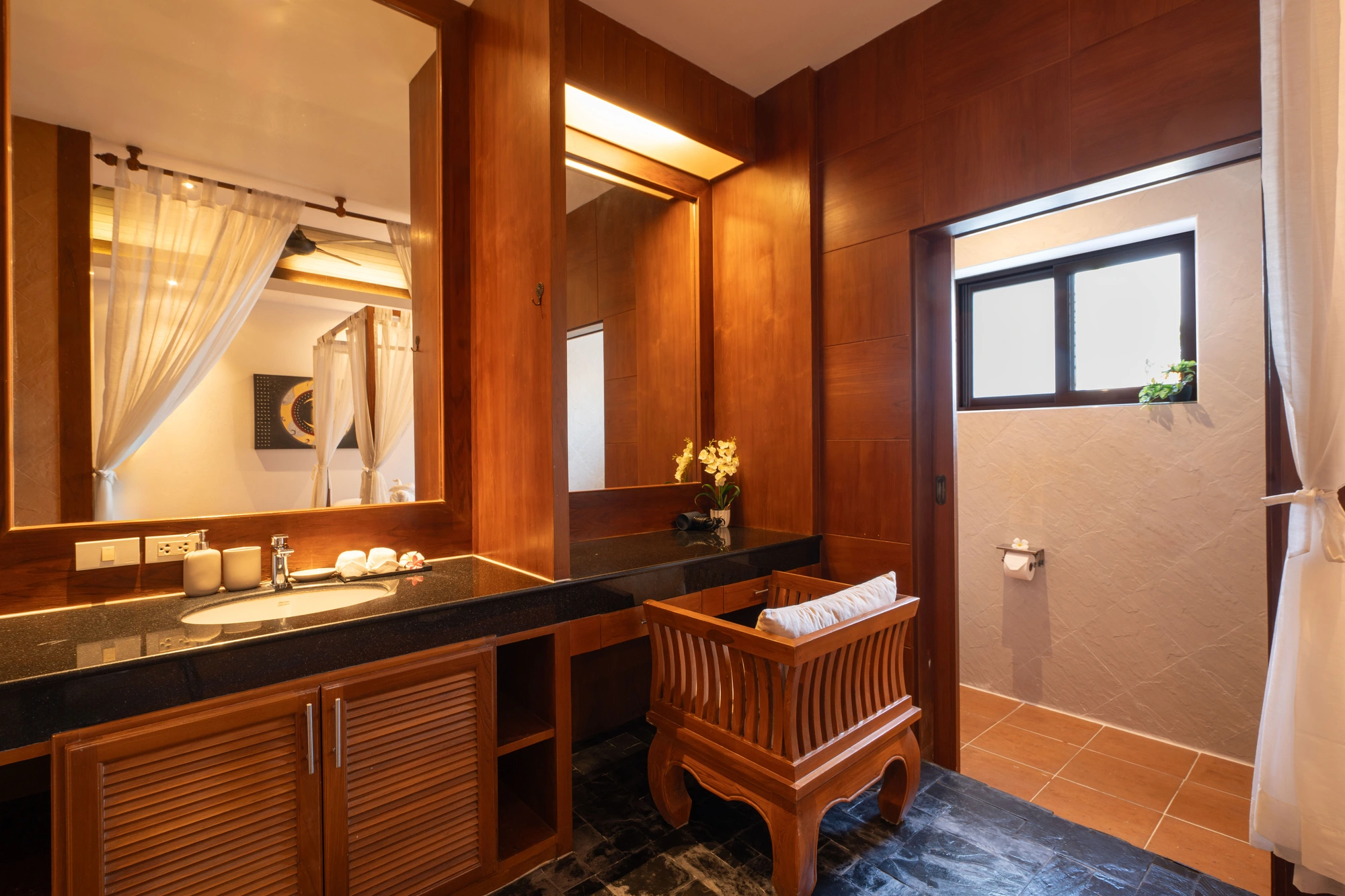 Master bedroom bathroom